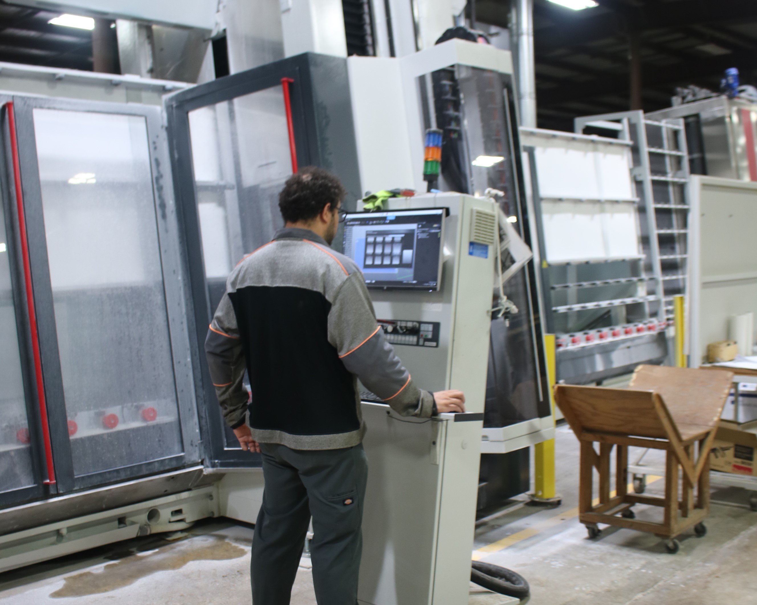 CAD machine operator at vertical cnc Intermac Vertmax