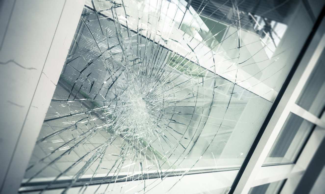 A Manufacturer’s Guide to Enhancing Safety with Laminated & Insulated Commercial Security Glass Doors